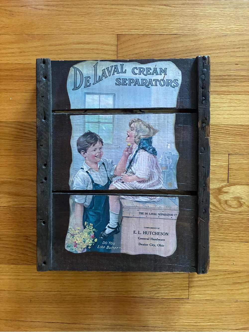 Vintage-Style Wall Plaque in Blue and Cream